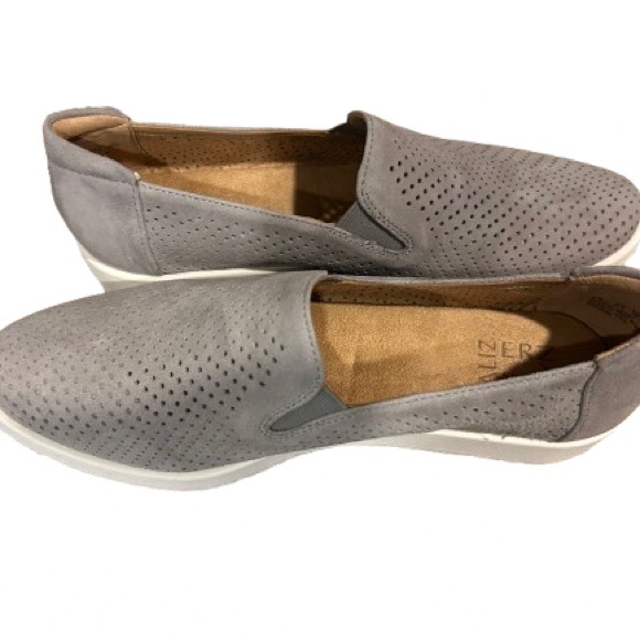 NATURALIZER GRAY UPPER LEATHER SLIP ON SNEAKERS - Picture 2 of 5